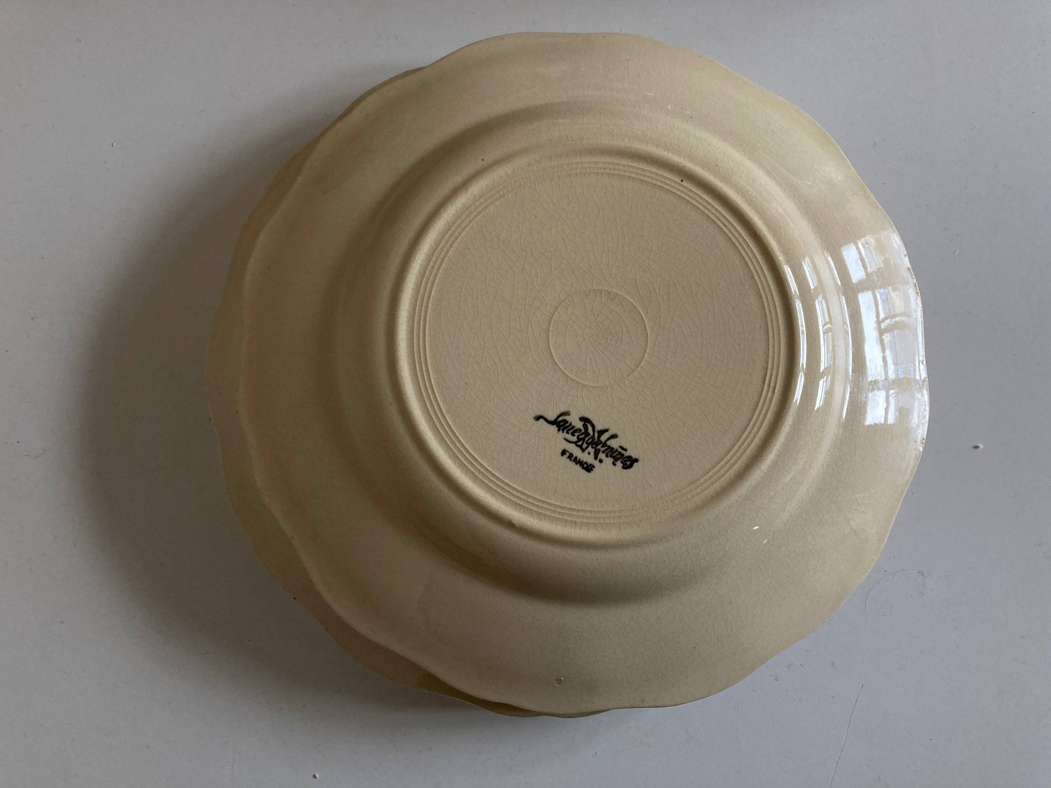 Set of 4 ivory Sarreguemines plates with gadroons
