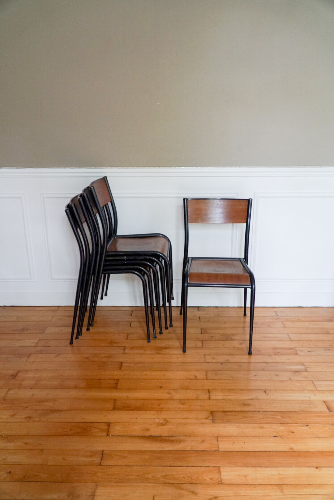 Chaise d'école mullca pied fuseau