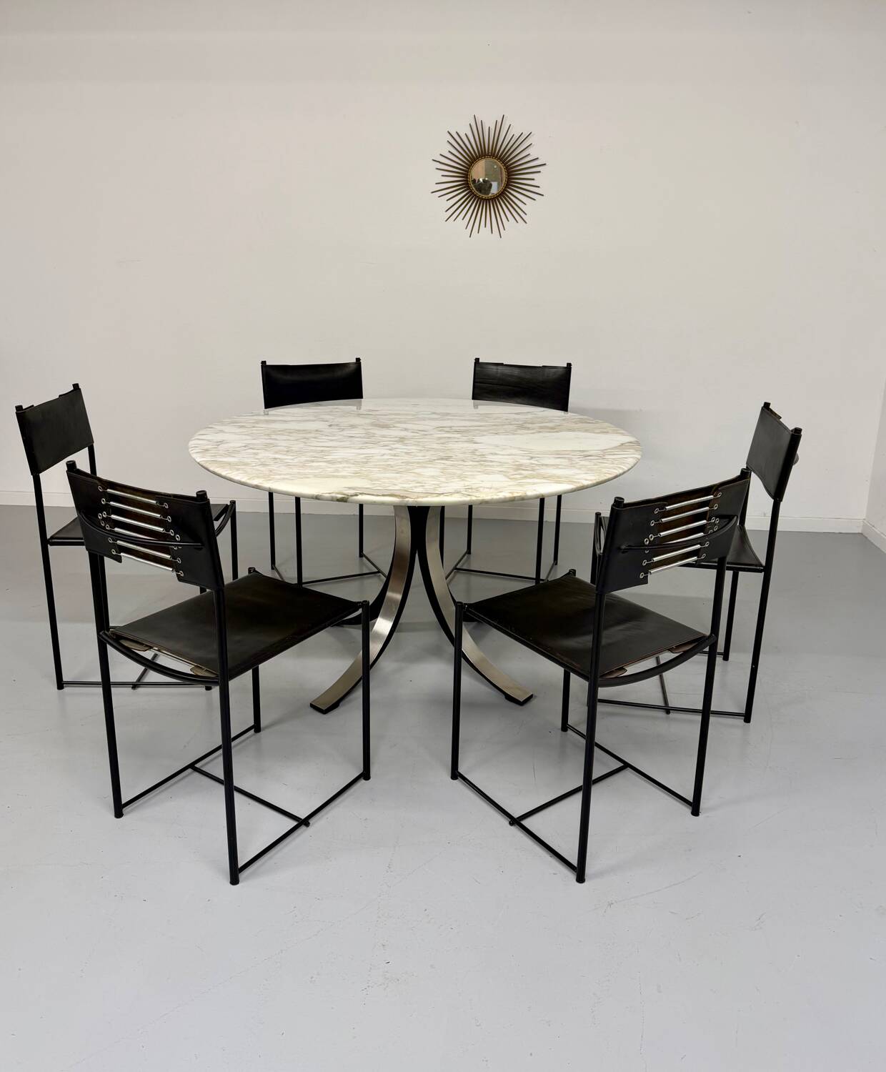 Round marble table T69 design Osvaldo Borsani for Tecno year 70
