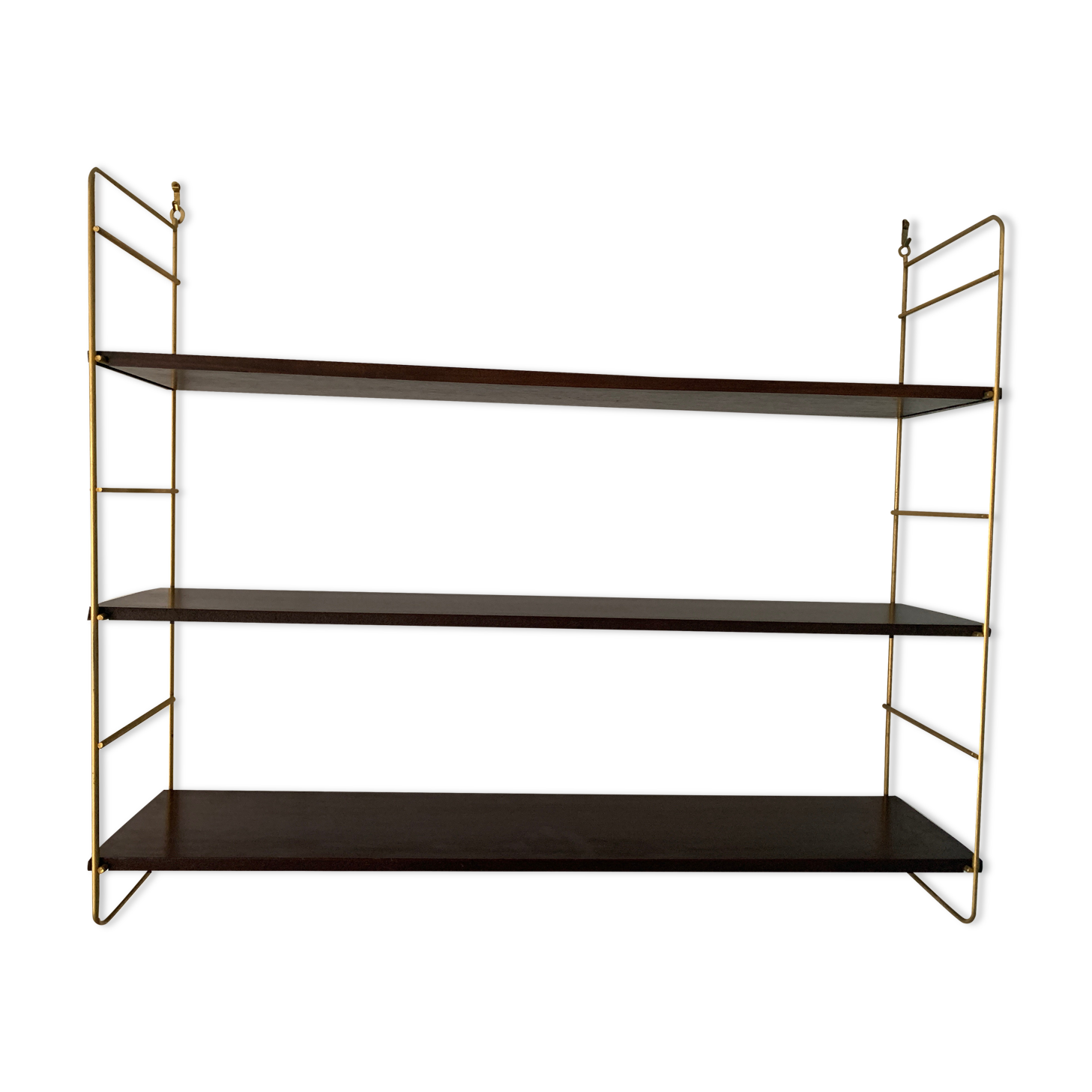 String wall shelf in wood and brass, 1960