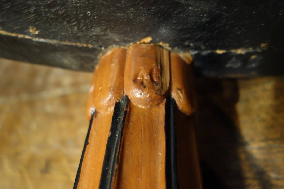 Oval Art Deco side table inlaid with a star, Sue & Mare style, circa