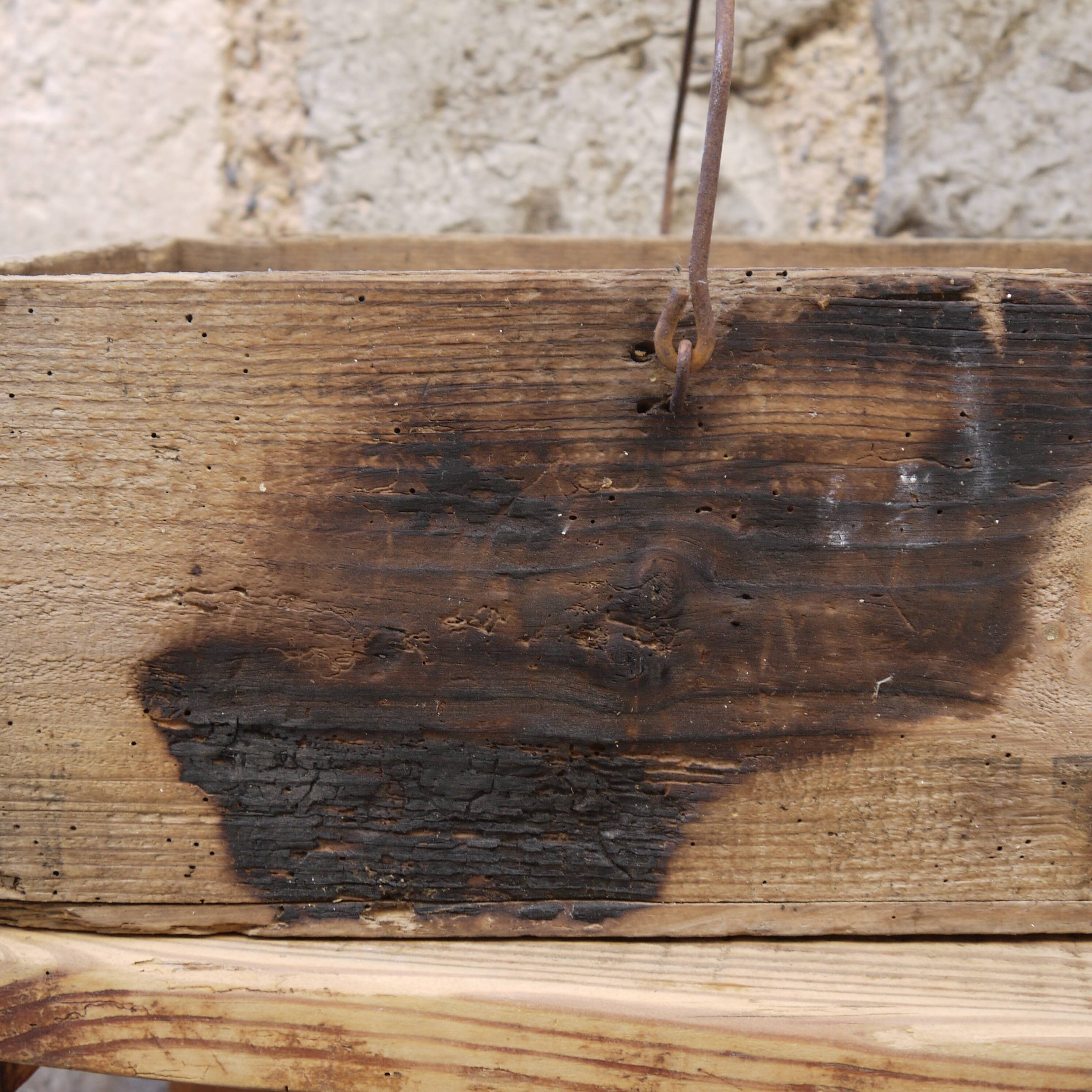 Wooden crate with handle