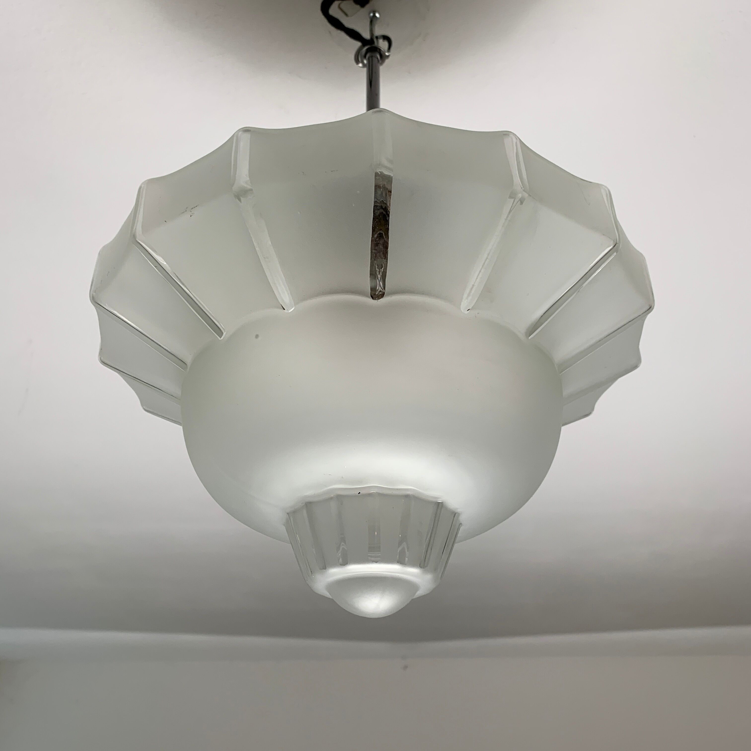 Suspension globe glass art deco cocoon shape skyscraper