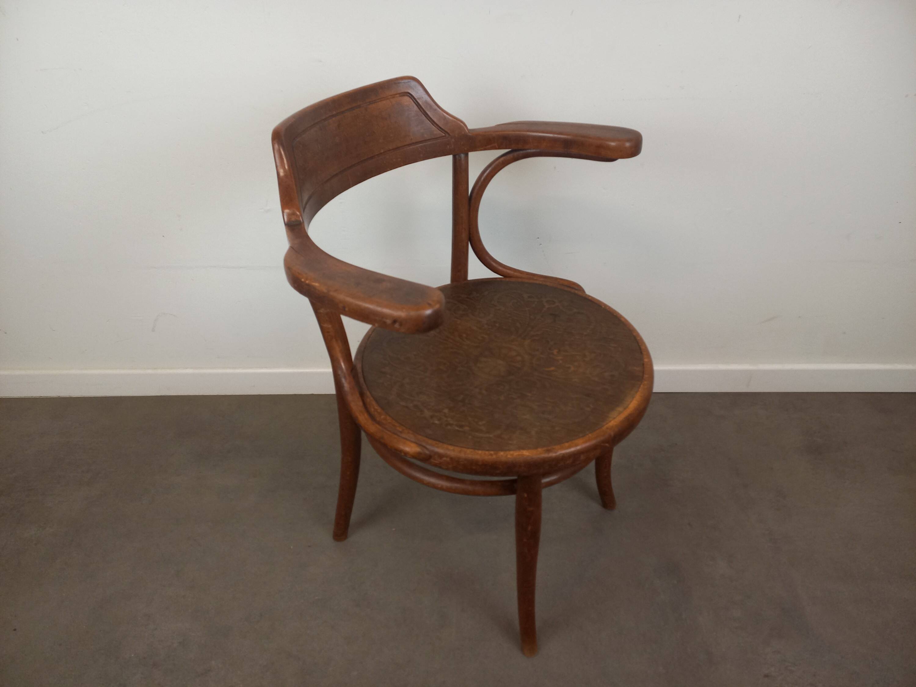 Bentwood chair Thonet