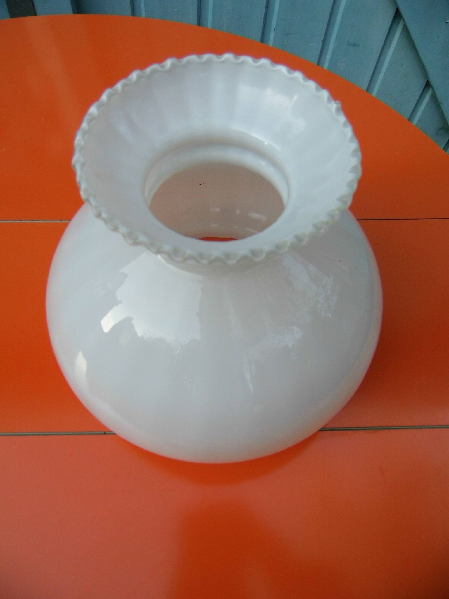 Suspension globe en opaline blanche début XX ème siècle