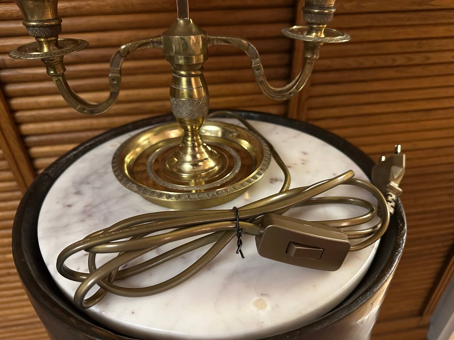 Empire style bouillotte lamp in brass and green sheet metal - Electricity