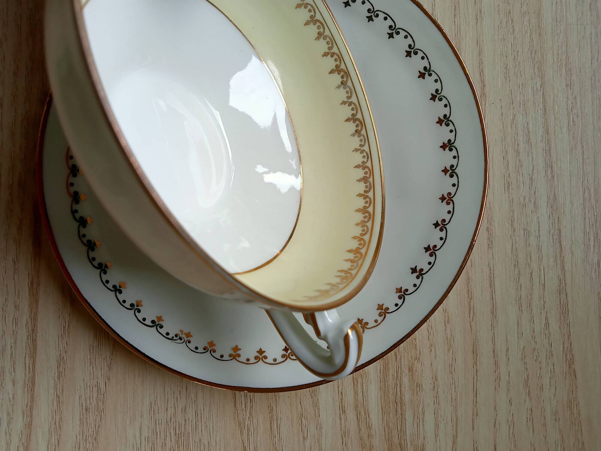 4 cups with 4 saucers Limoges, fine porcelain, coffee cups, white, light green, gold