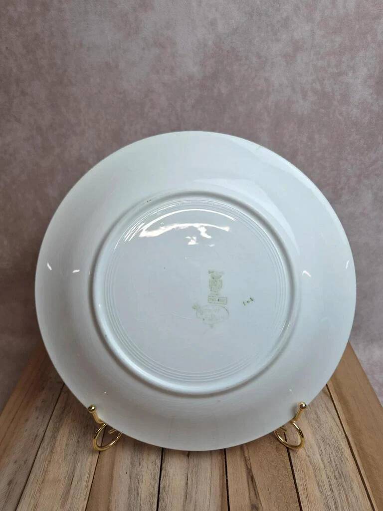 Plat rond Sarreguemines peint à la main – décor rayures vertes et brunes