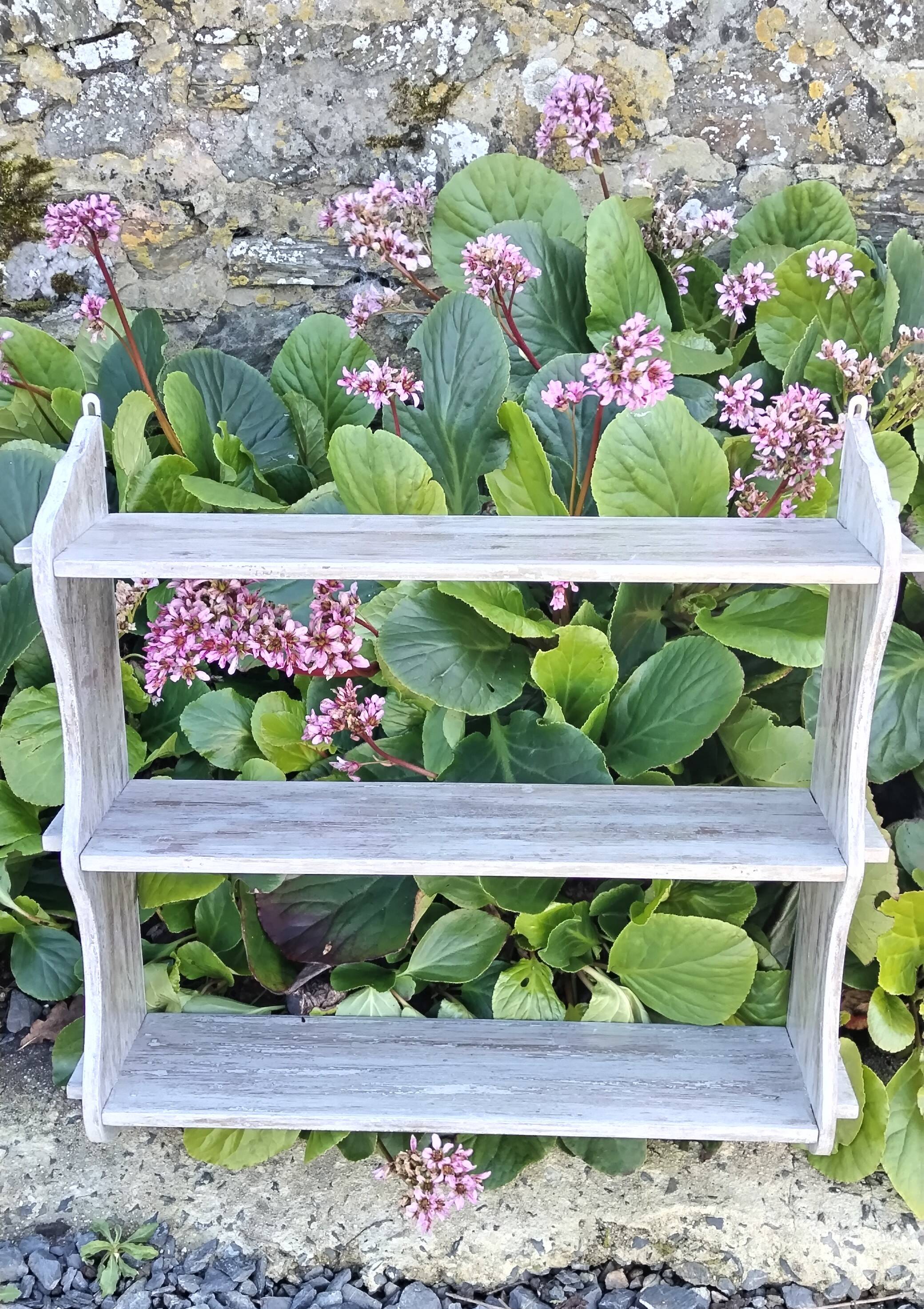 Relooked wooden shelf