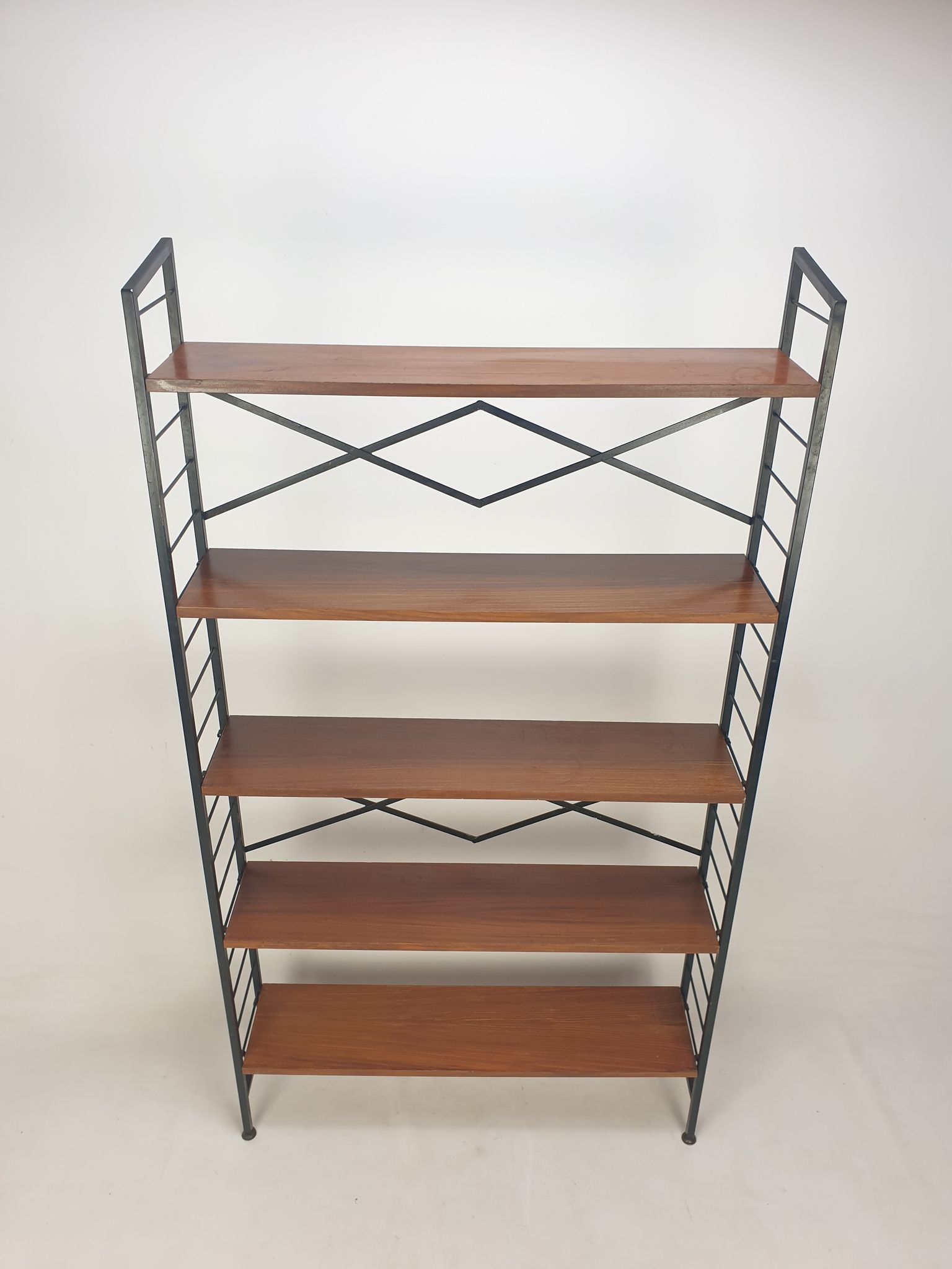Italian free standing teak shelving unit, 1950