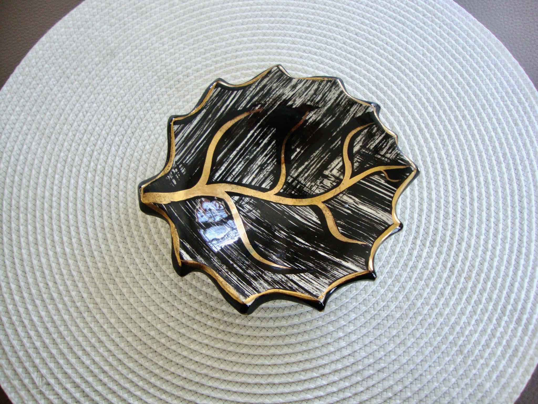 Black and gold leaf cup