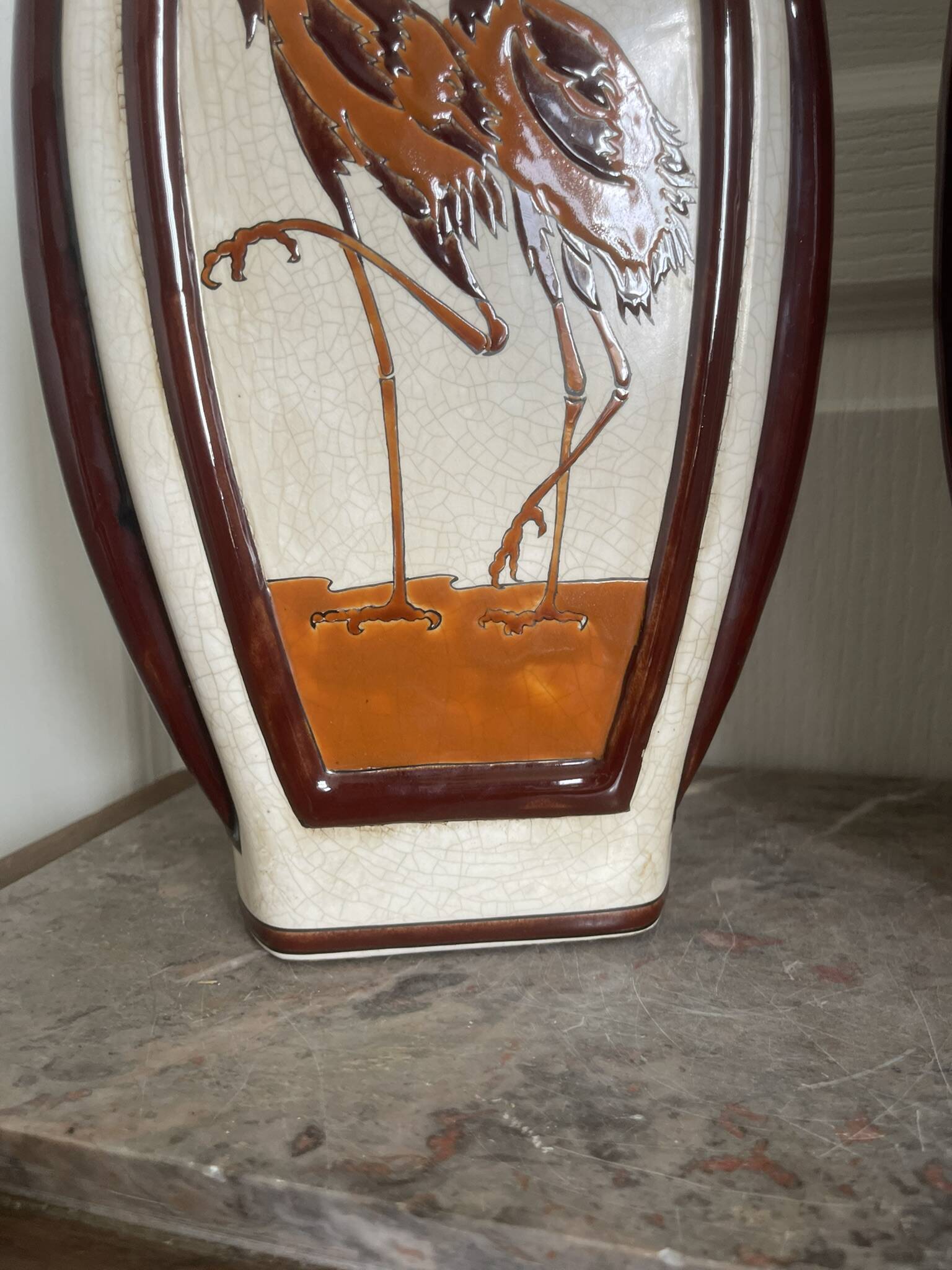 Paire de vases en céramique craquelée Art déco décor échassier Keralouve la Louvière