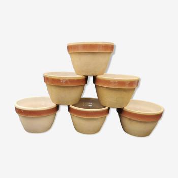 Lot 6 bowls of vintage sandstone Gien