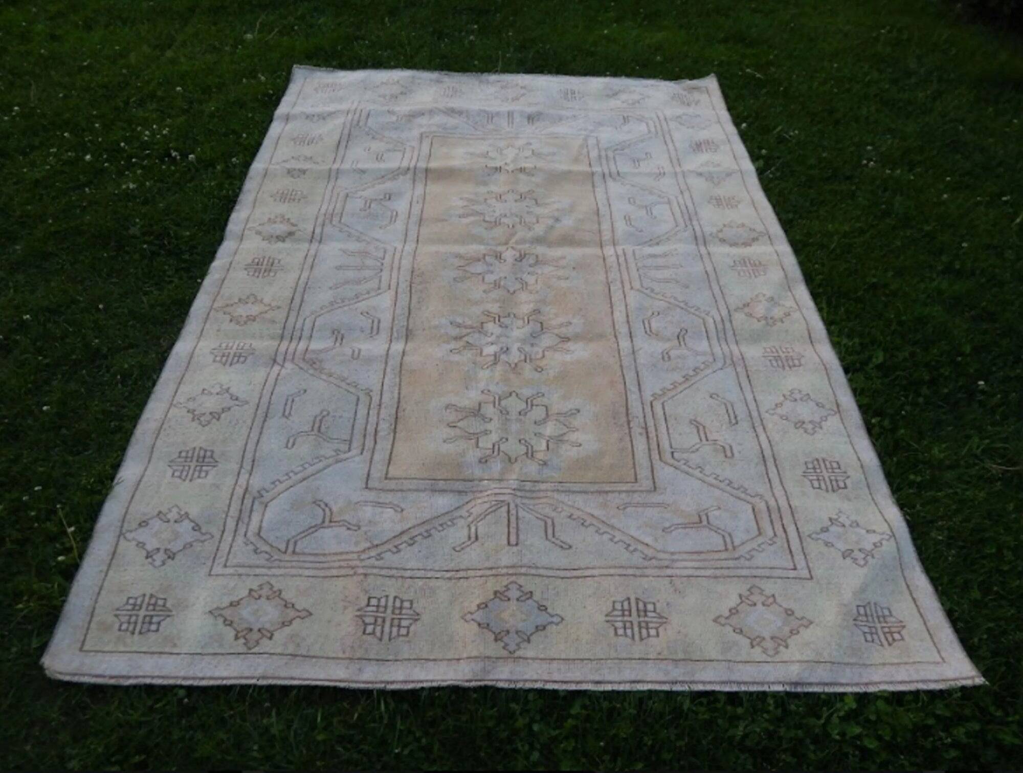 Vintage Turkish Oushak rug 195x270 cm