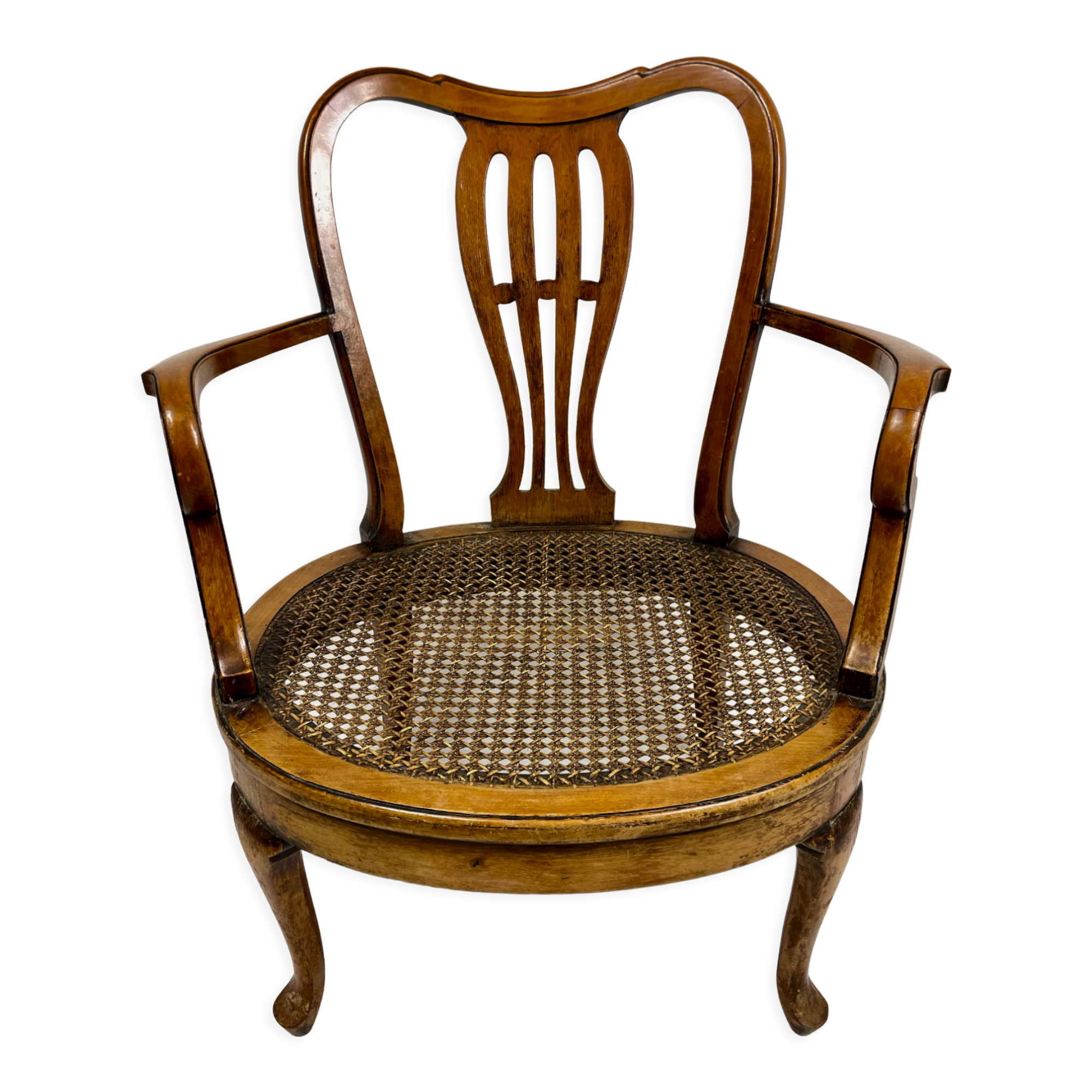 Fauteuil bas anglais en bois ajouré à assise cannée, 19e siècle