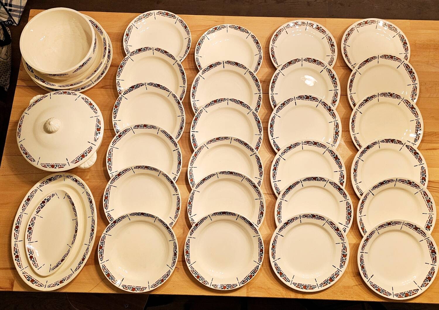 Art deco table service
