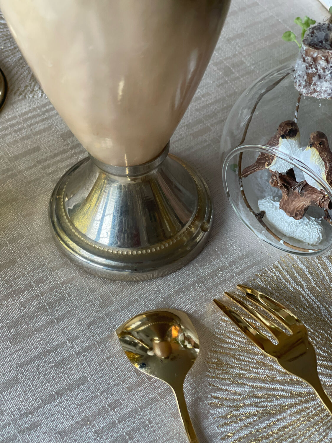 2 alabaster soliflores