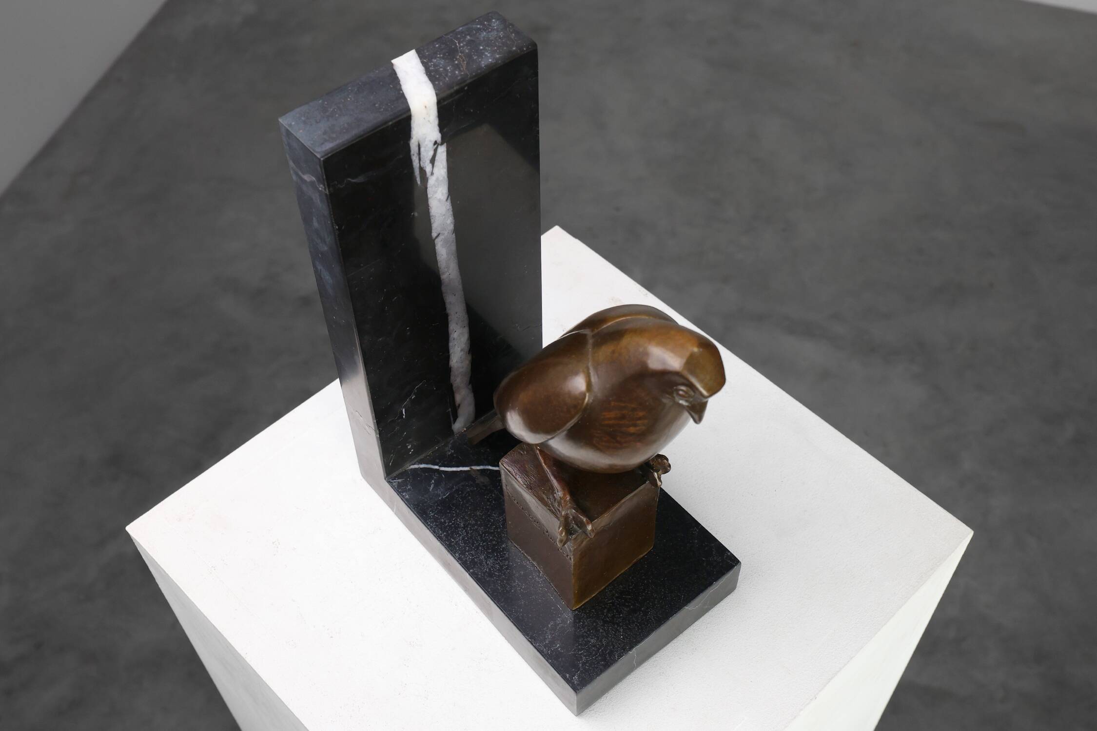 Faucon crécerelle en bronze par François Pompon, France vers 1930