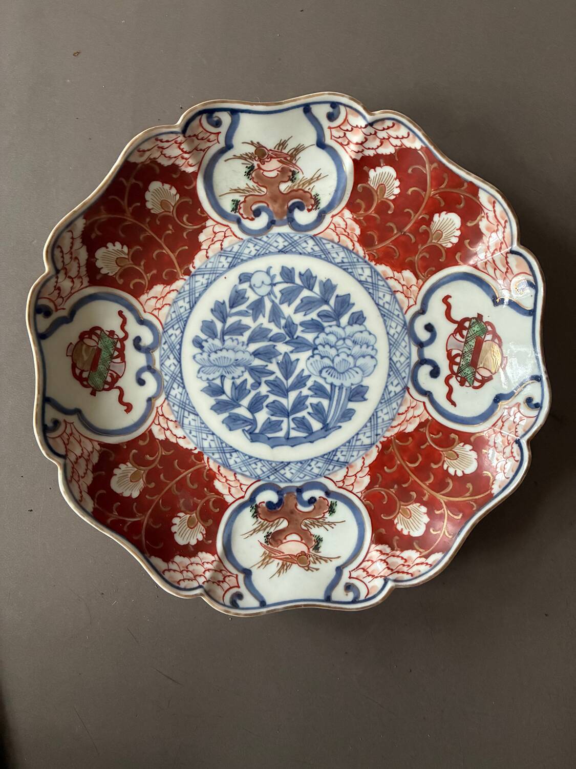 Set of Imari dishes and plates Japan 19th century