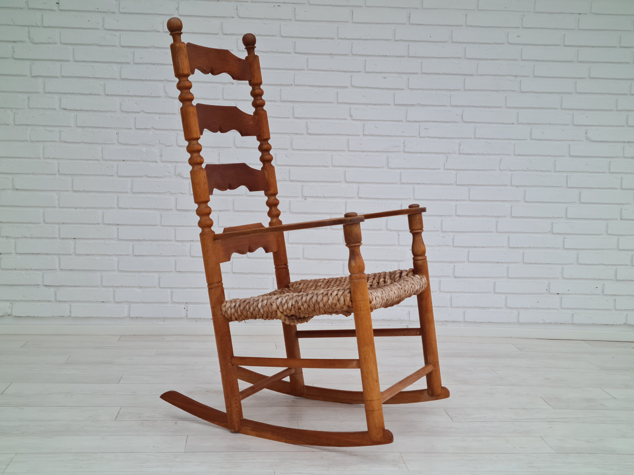 Rocking-chair, oak wood, natural fiber