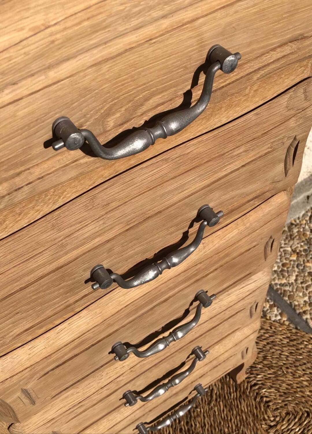 Raw wood chest of drawers with 5 drawers