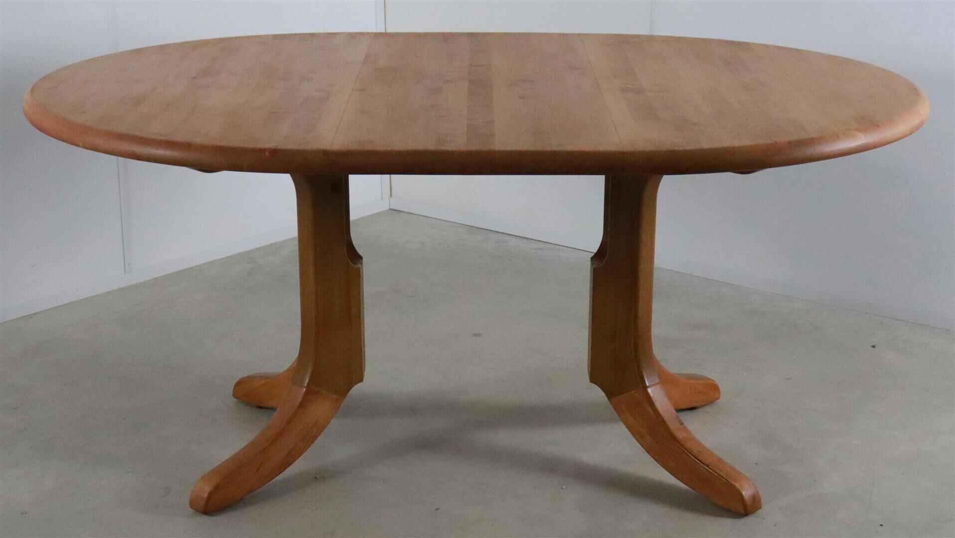 Round Danish Design dining room table extendable 'Auenwald'
