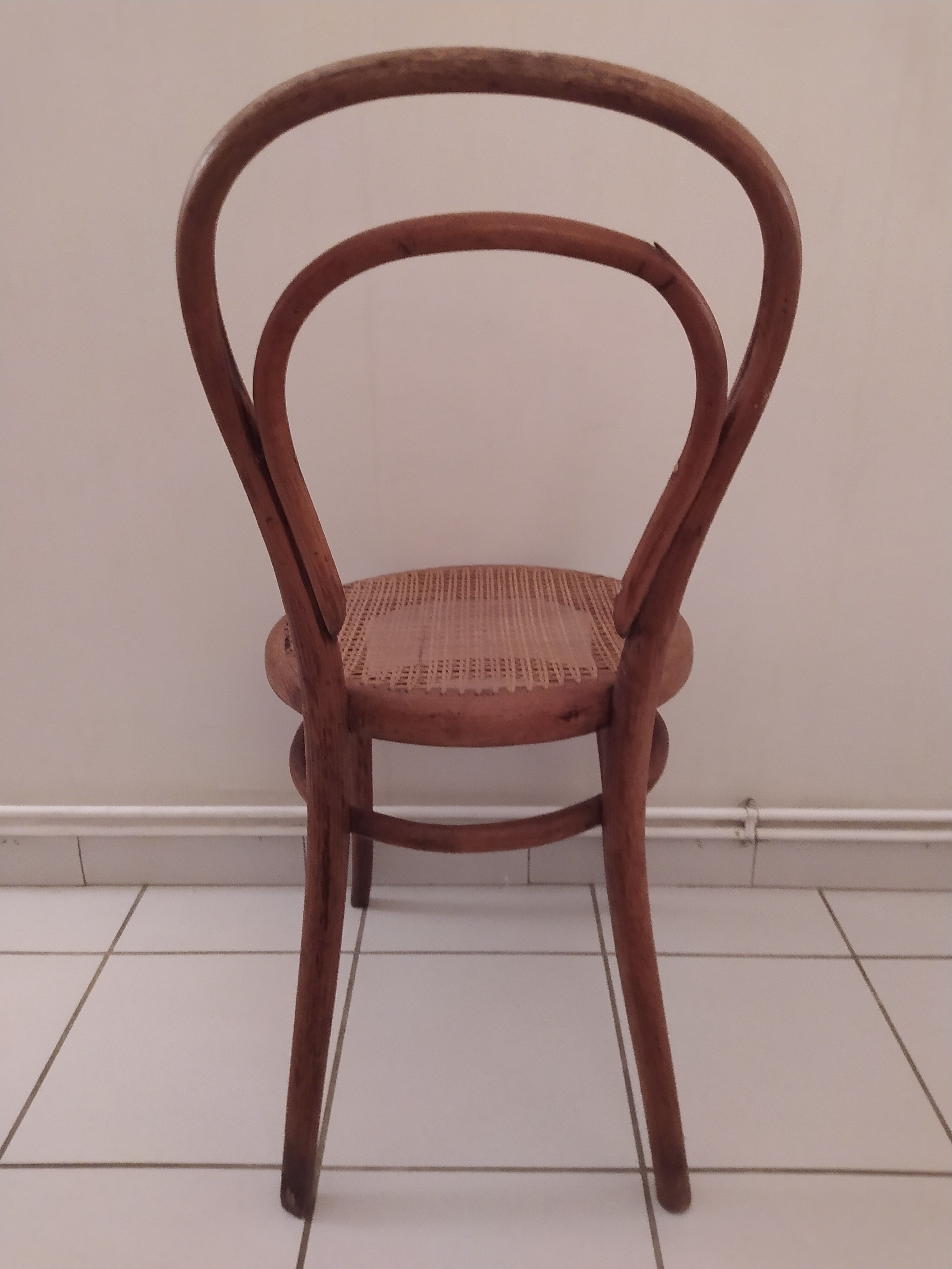Chaise bistrot cannée Thonet numero 14
