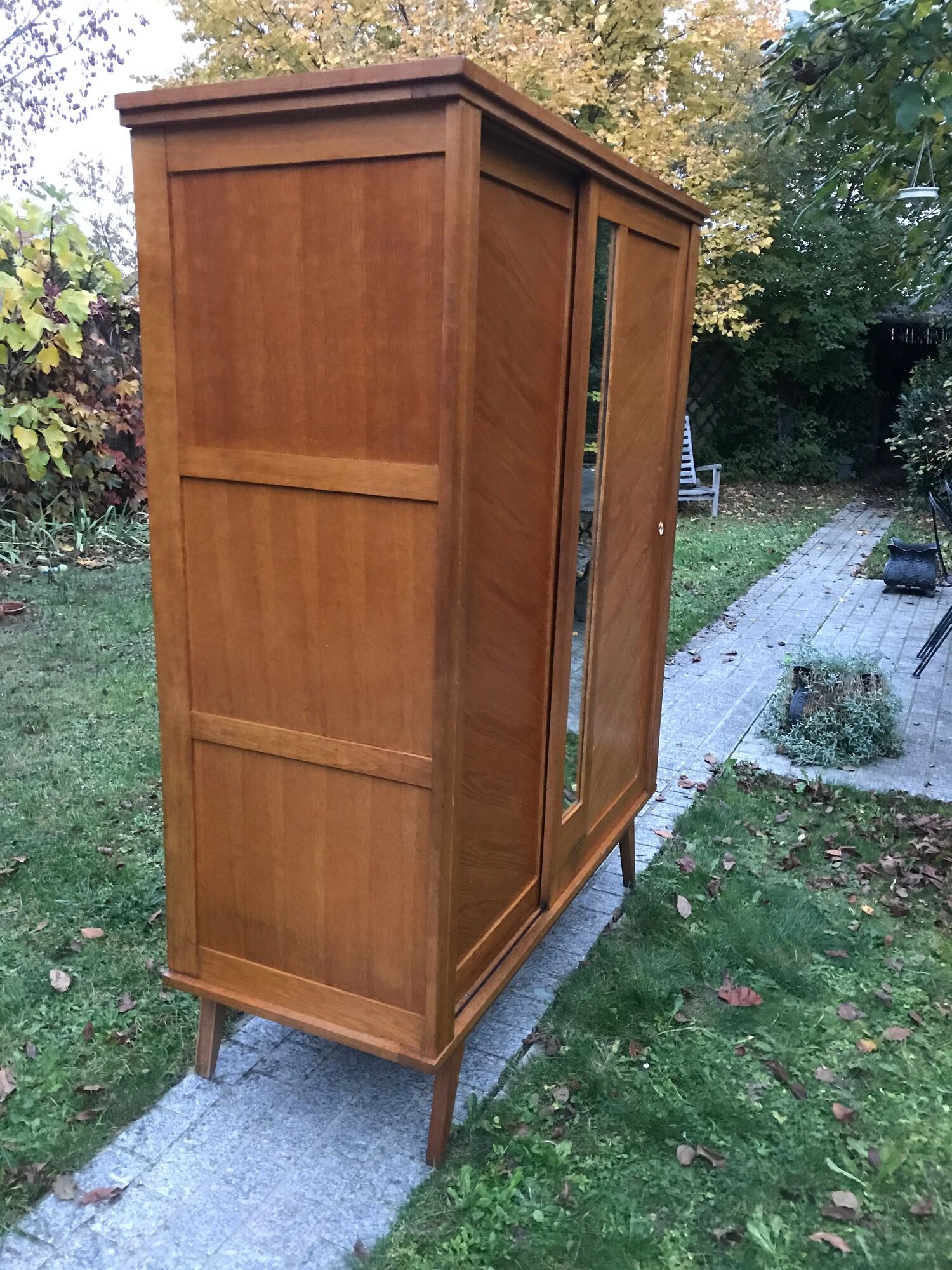 Feet compass vintage 1950 wardrobe sliding doors