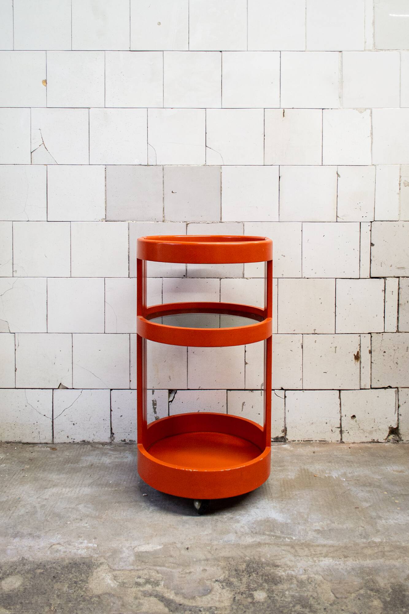 Carrello in legno laccato e vetro. Produzione Italiana  Anni '60