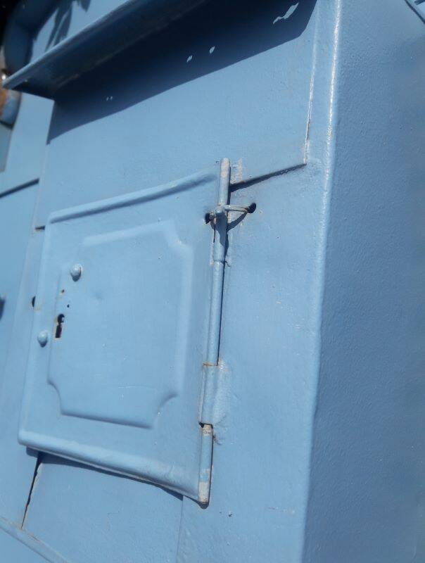 Porte portail H205xL103 ancienne en fer cintrée avec boite aux lettres