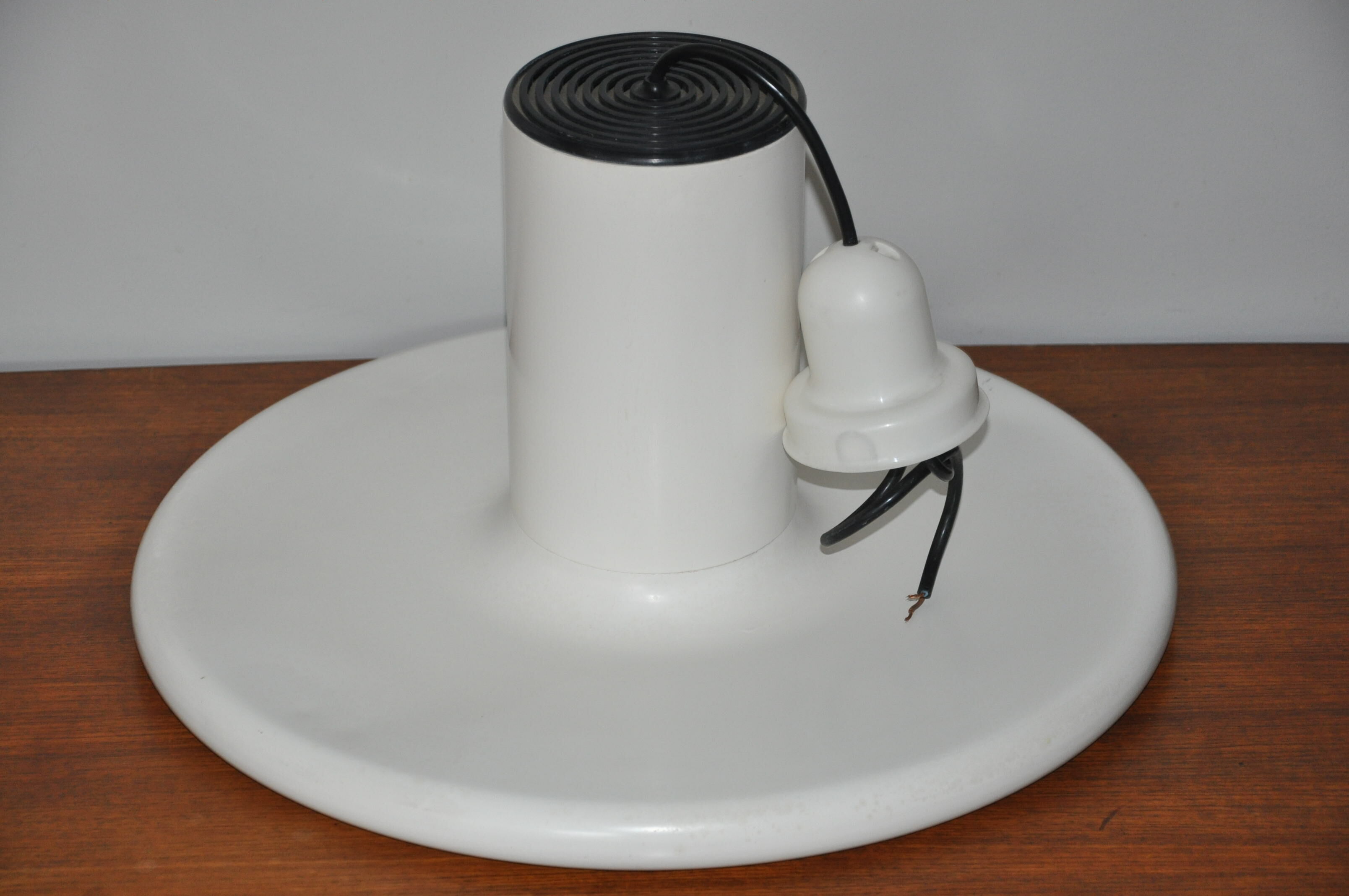 White Lita suspension