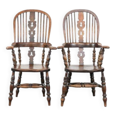 Ensemble de deux chaises Windsor à dossier haut anglaises antiques du XVIIIe siècle.