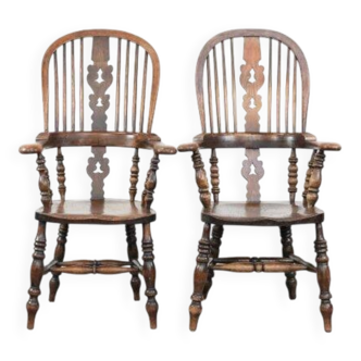 Set of two antique English highback Windsor chairs from the 18th century