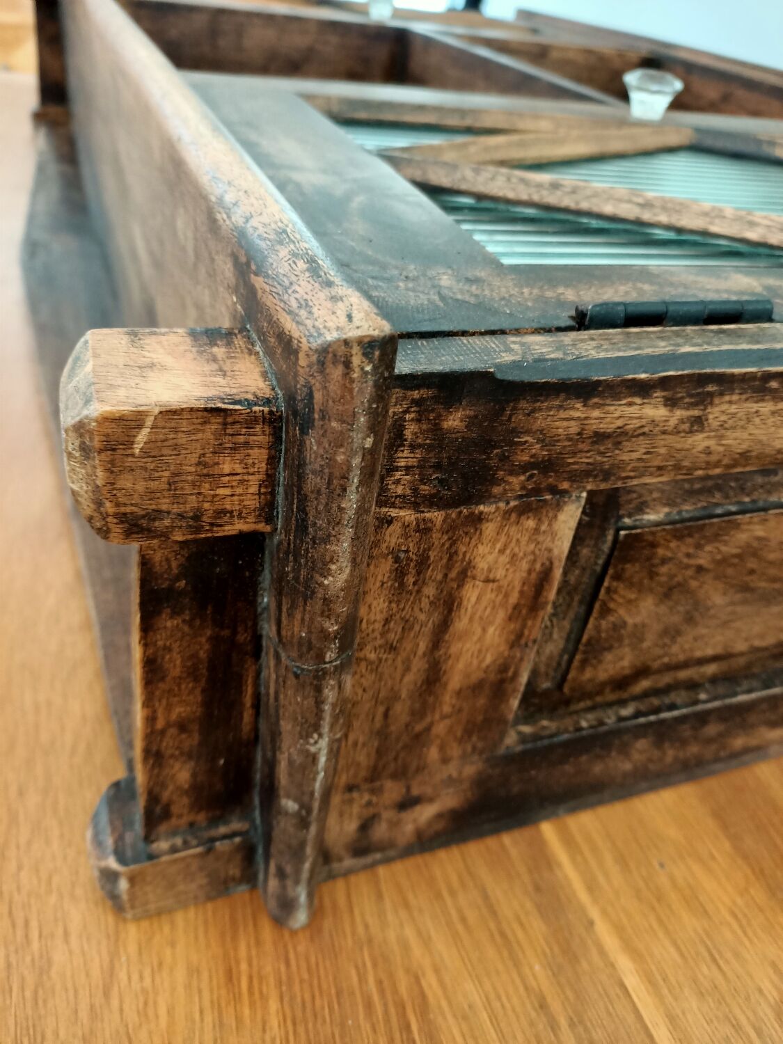 Patinated wall cabinet 2 doors