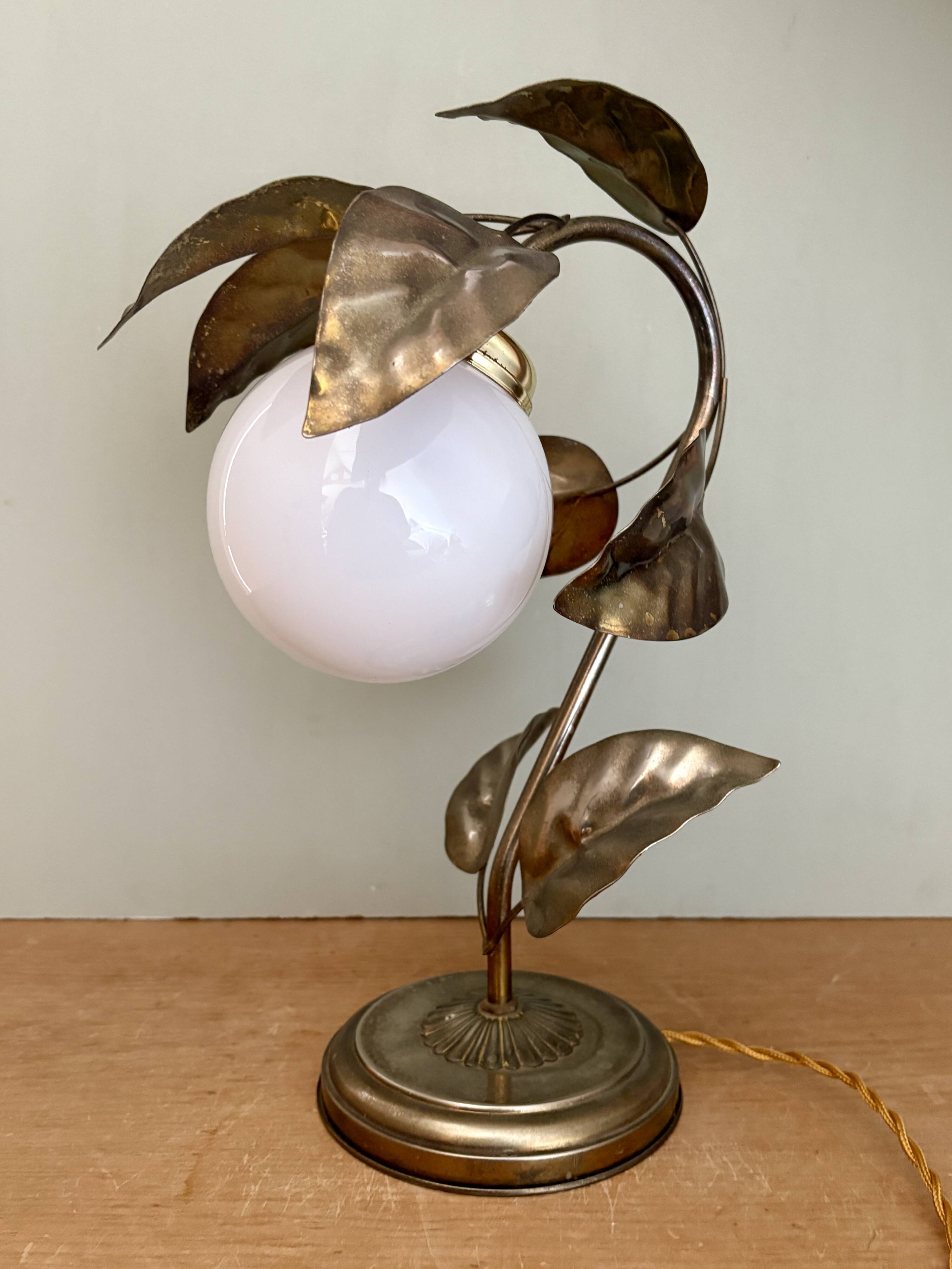 Vintage lamp with leaves in gilded brass and white opaline globe