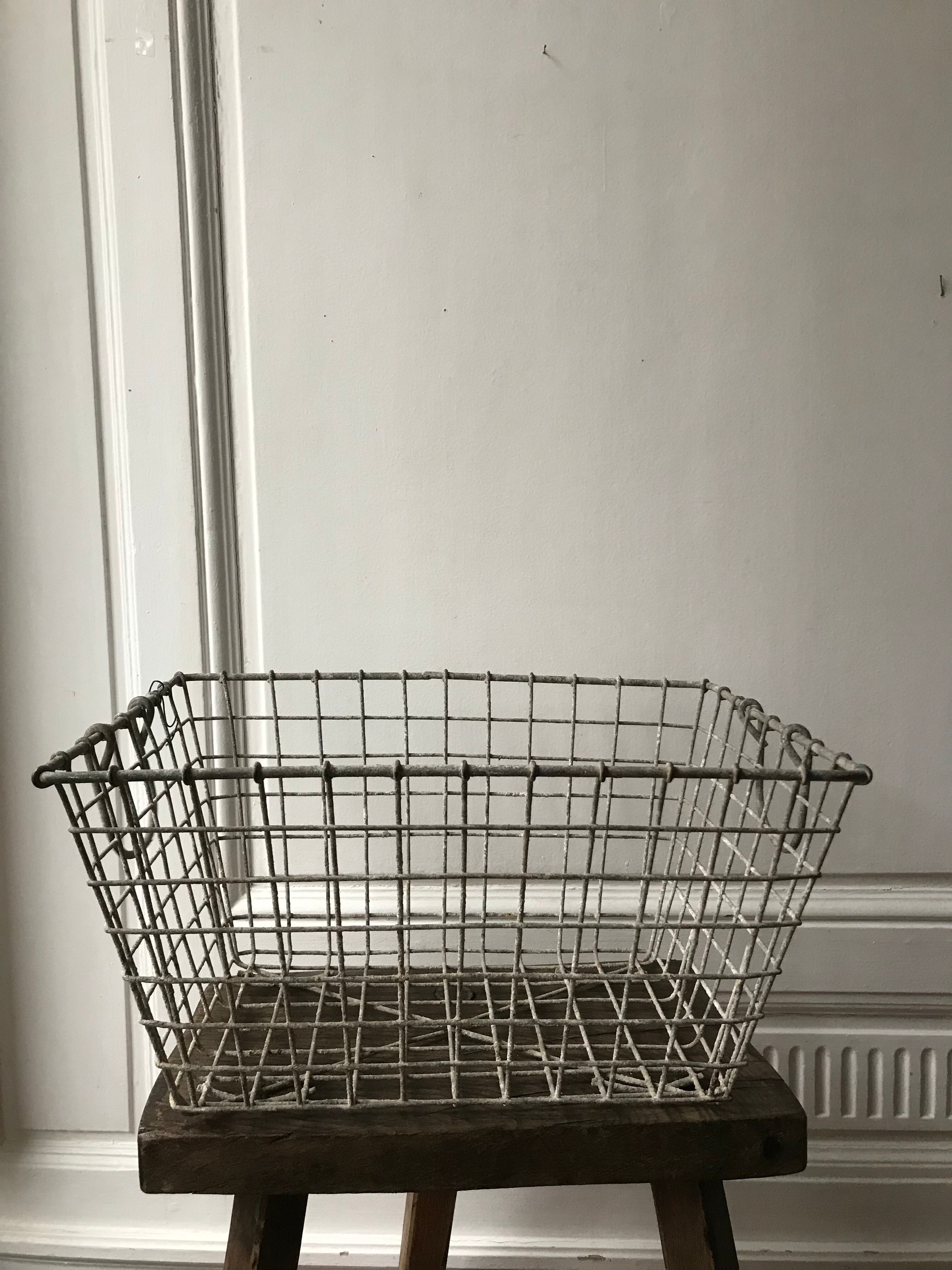 Panière metal patinée
