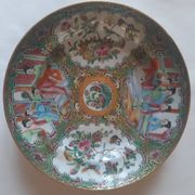 Assiette de collection japonaise, scène de vie et nature. Restaurée.