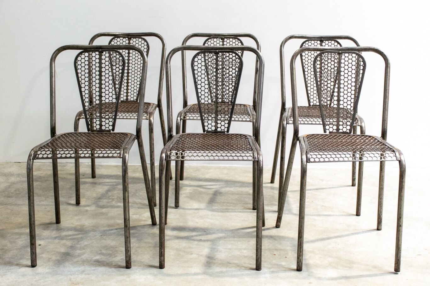 Série de six chaises industrielles tôle performée René Malaval 1950’
