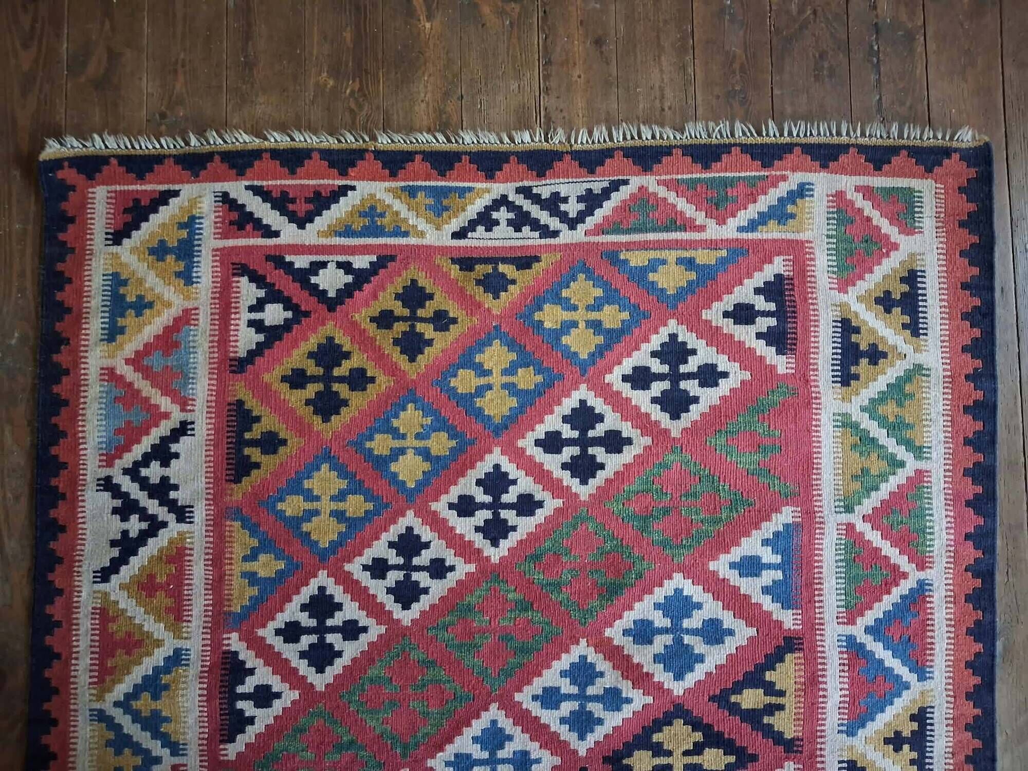 Handmade Persian Qashqai rug 180x135cm