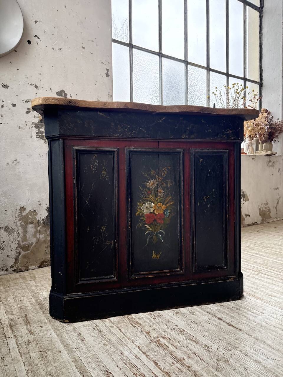 Floral 1920s trading counter
