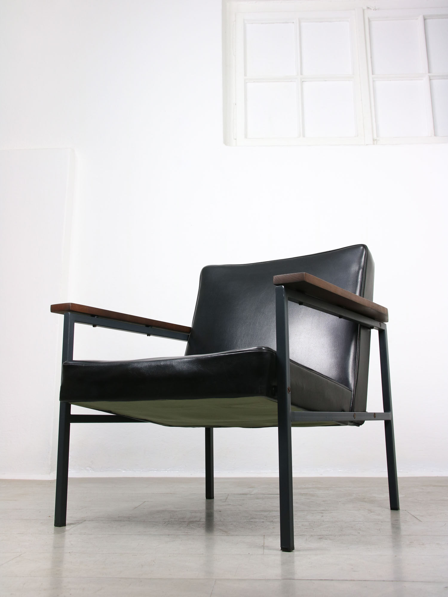 Fauteuil lounge vintage noir Bauhaus, années 70