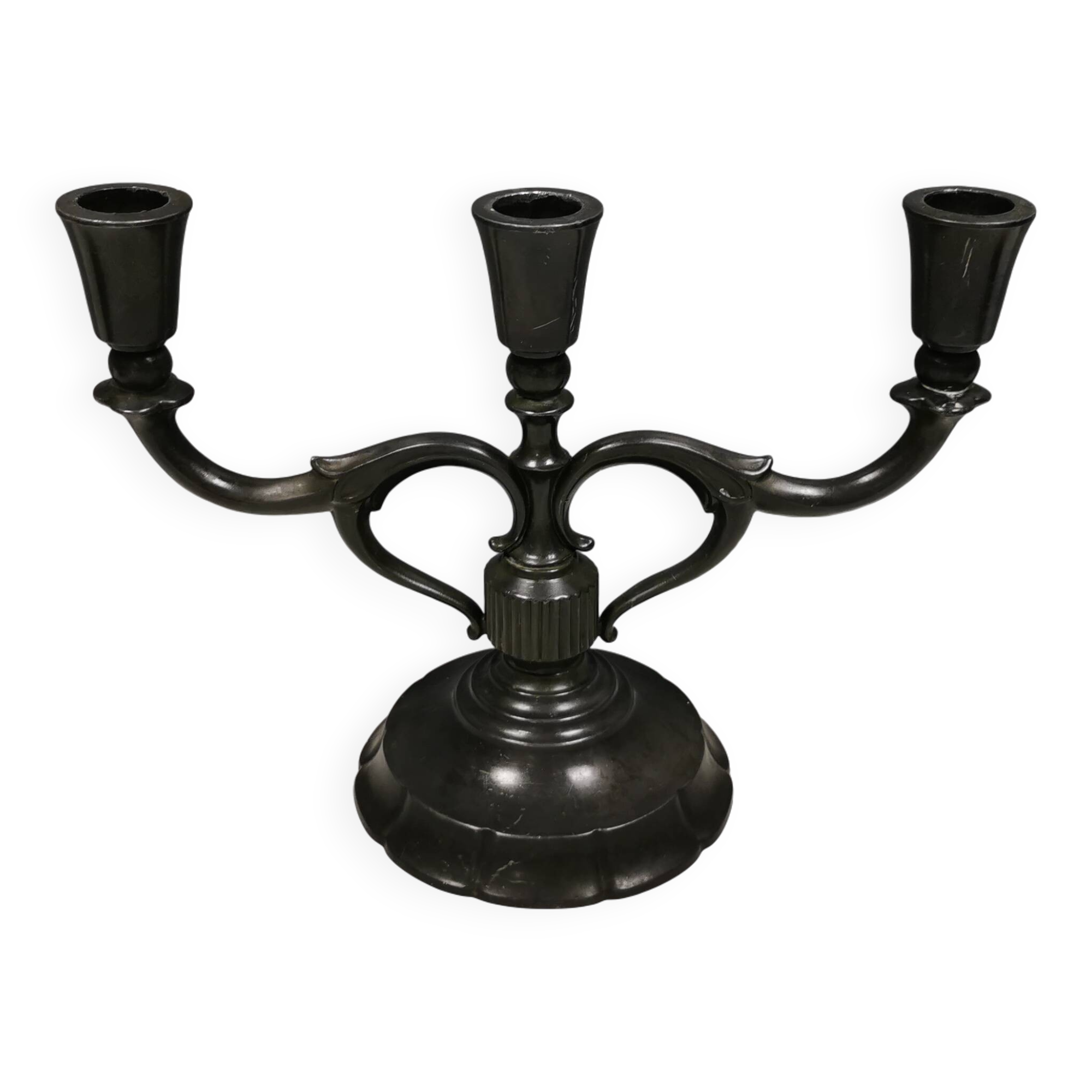 Bougeoirs à trois bras par Just Andersen, en métal Disco, Danemark, années 1950.