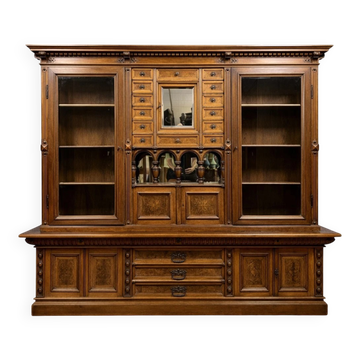 Important double-sided display case – Renaissance style – Walnut and burl