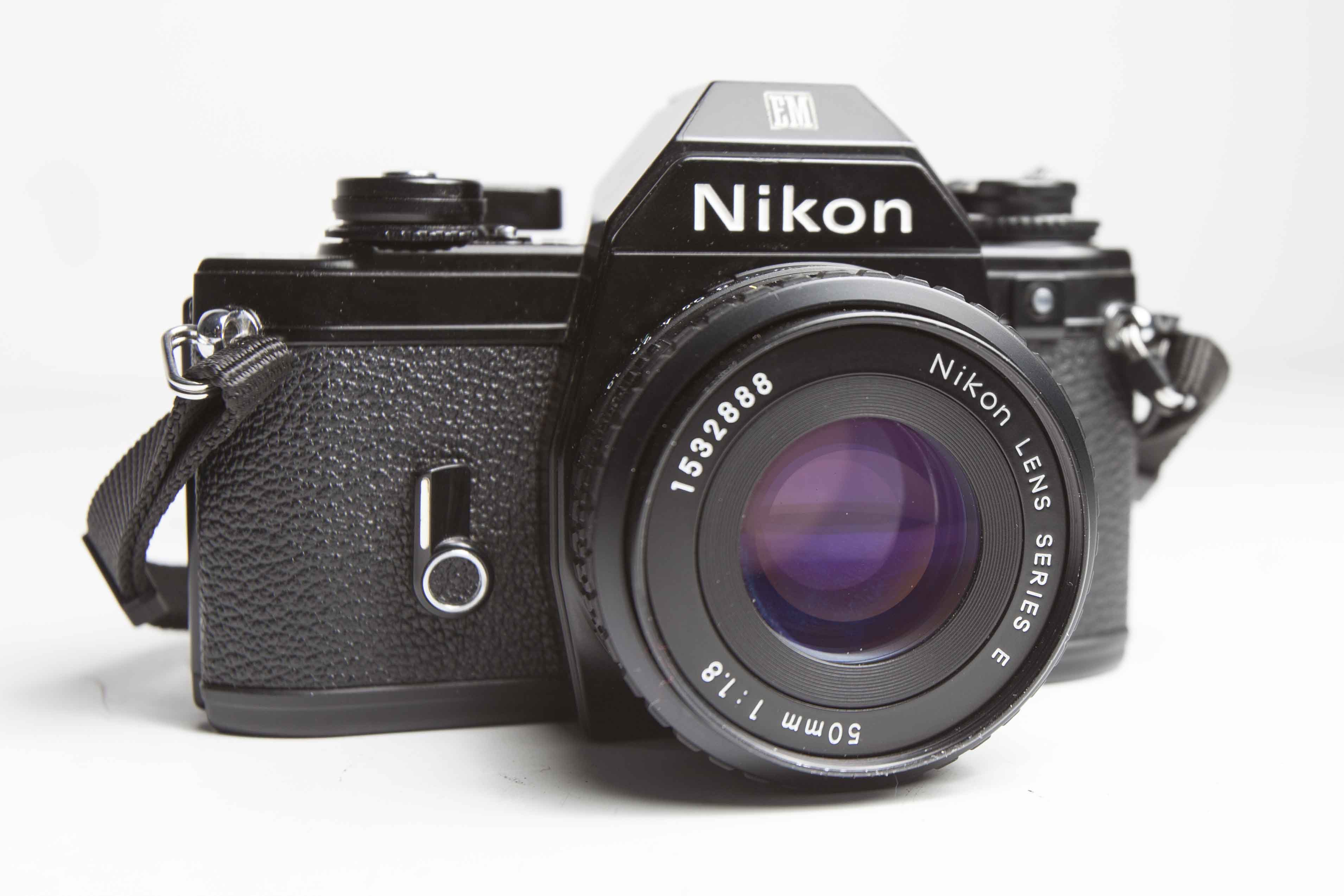 Appareil photo Nikon EM