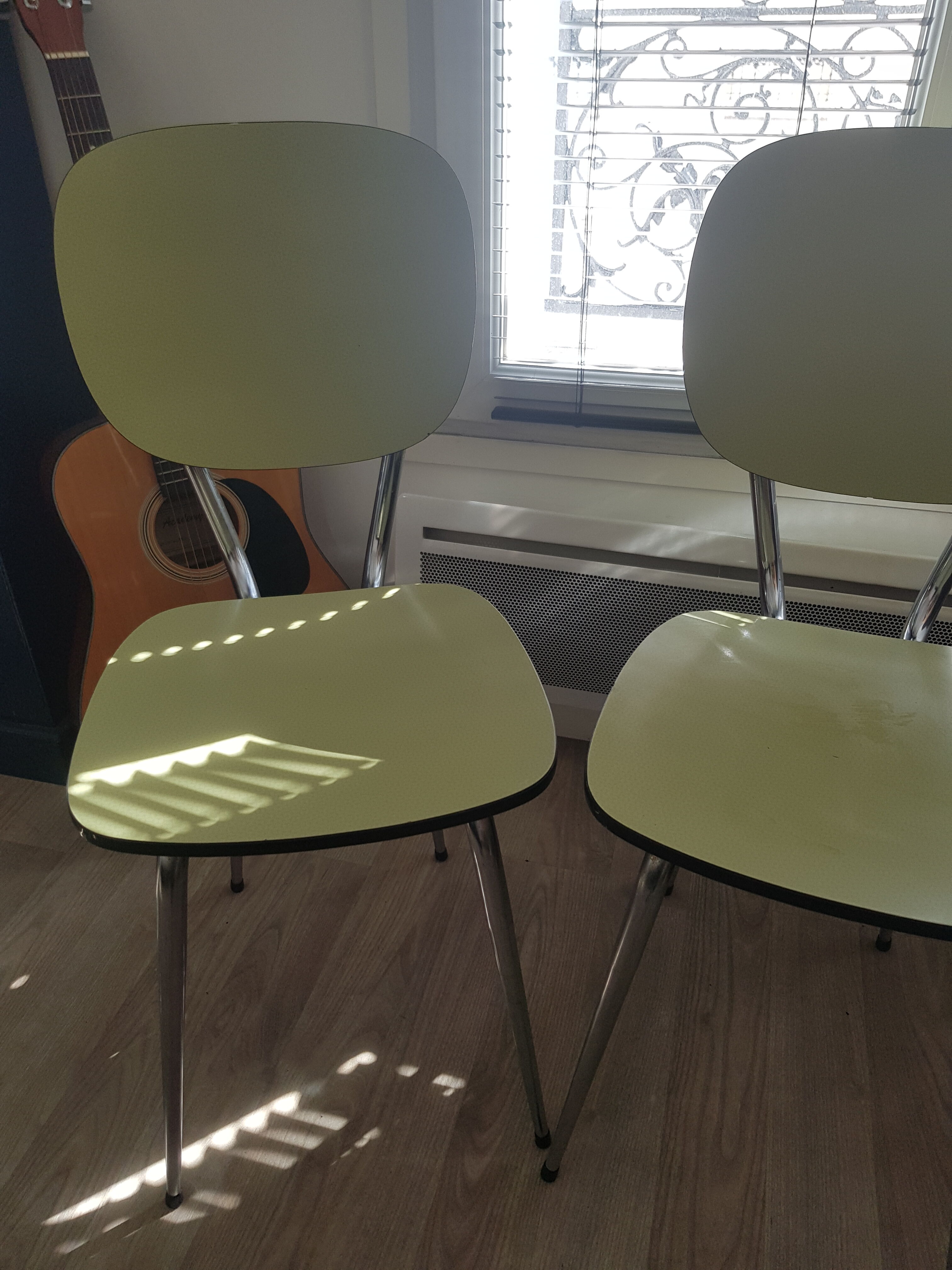 Lot de 2 chaises en formica
