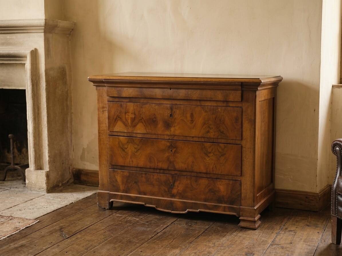Antique chest of drawers