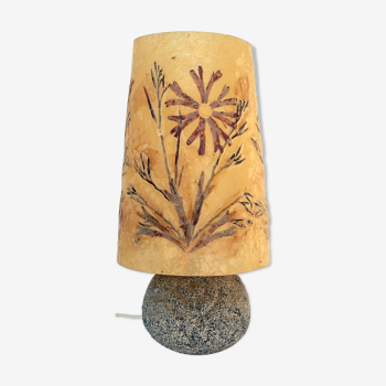 Lampe en granite avec triskell grave abat jour resine inclusion fleurs 1960