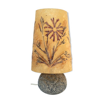 Lampe en granite avec triskell grave abat jour resine inclusion fleurs 1960