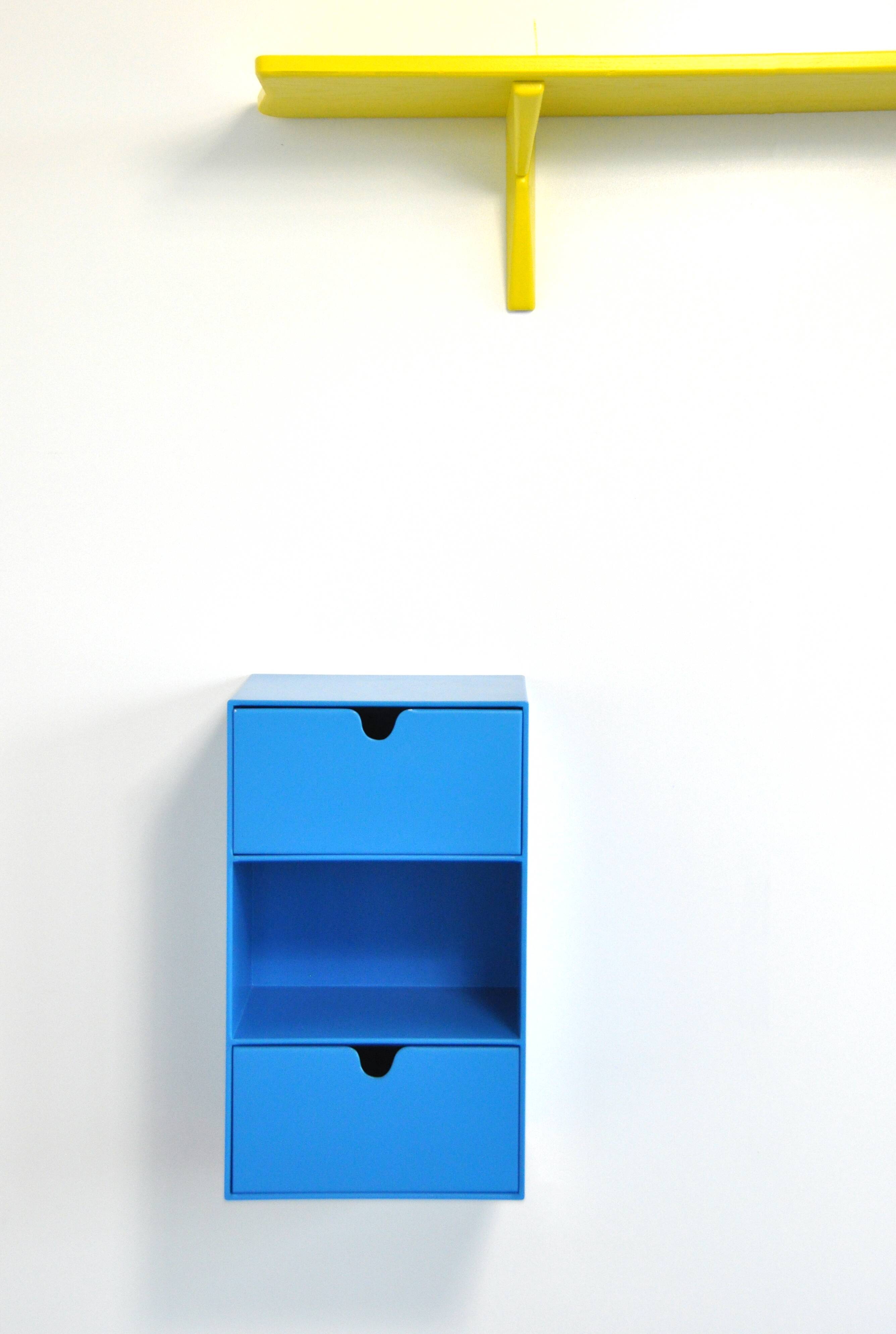Wall-mounted cabinet in Trespa