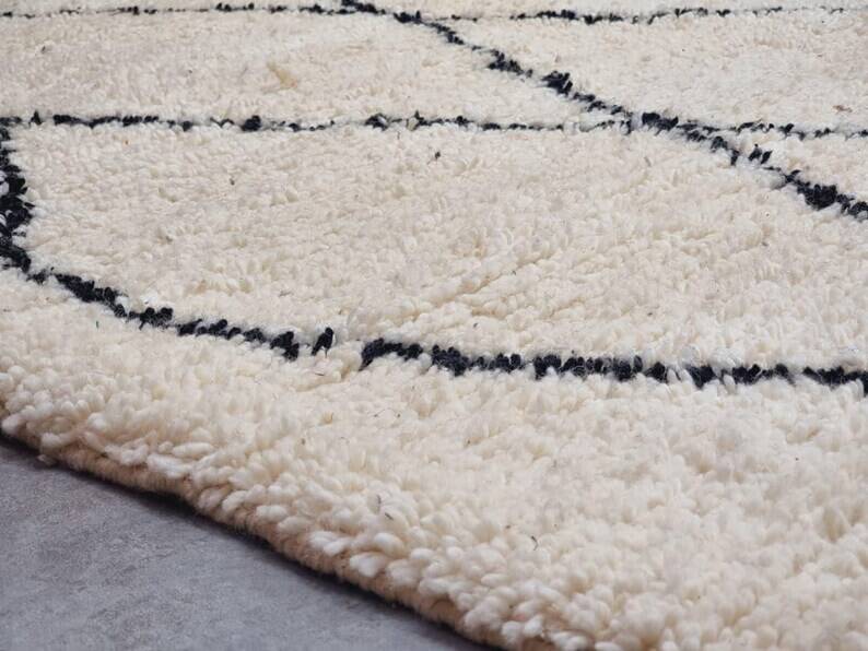 Moroccan wool rug 250cm x 150cm